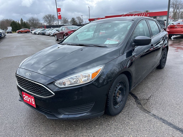  2015 Ford Focus CLEAN CARFAX, MANUAL TRANSMISSION, BACKUP CAM! in Cars & Trucks in London - Image 2