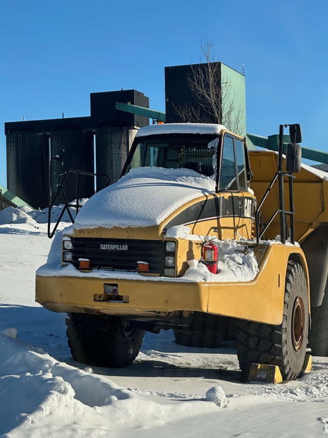 2006 Caterpillar 740 Water Truck  in Heavy Equipment in Lethbridge - Image 2