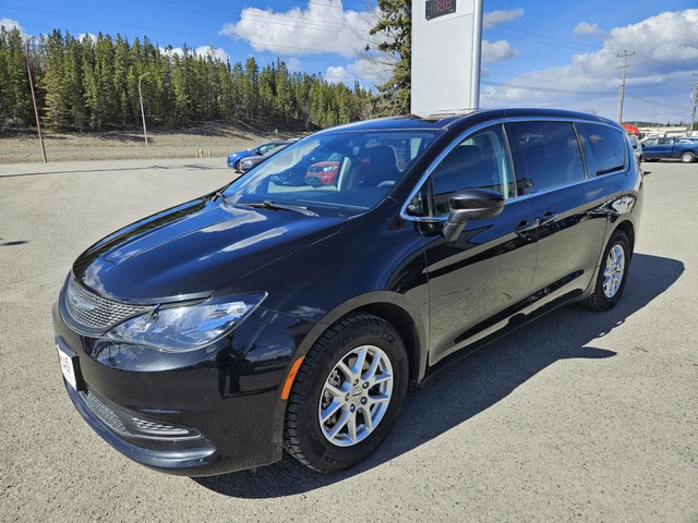  2022 Chrysler Grand Caravan SXT in Cars & Trucks in Whitehorse