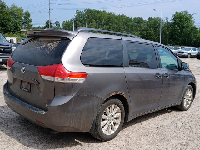 2011 Toyota Sienna LE 7 Passenger in Cars & Trucks in North Bay - Image 3