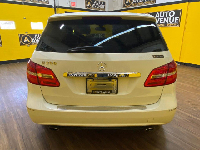 2013 Mercedes-Benz B-Class B 250 - LEATHER SEATS, BACKUP CAMERA, in Cars & Trucks in Calgary - Image 4