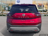 This Nissan Rogue delivers a Regular Unleaded I-4 2.5 L/152 engine powering this Variable transmissi... (image 3)