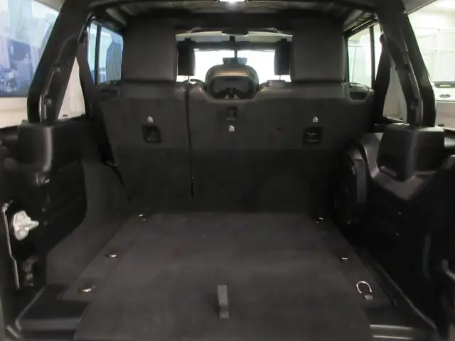 JEEP WRANGLER 2023 UNLIMITED SAHARA 4X4 GPS CUIR CAMERA 38900 KM in Cars & Trucks in Lévis - Image 23