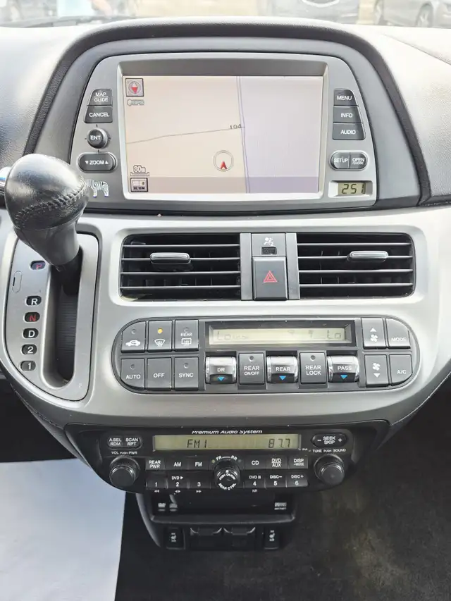 2007 Honda Odyssey Touring Leather DVD Camera Power Sliding door in Cars & Trucks in Calgary - Image 16