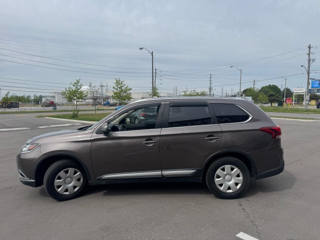 2017 Mitsubishi Outlander ES AWD 7 PASS LEATHER PAN/ROOF CARPLAY in Cars & Trucks in City of Toronto - Image 4