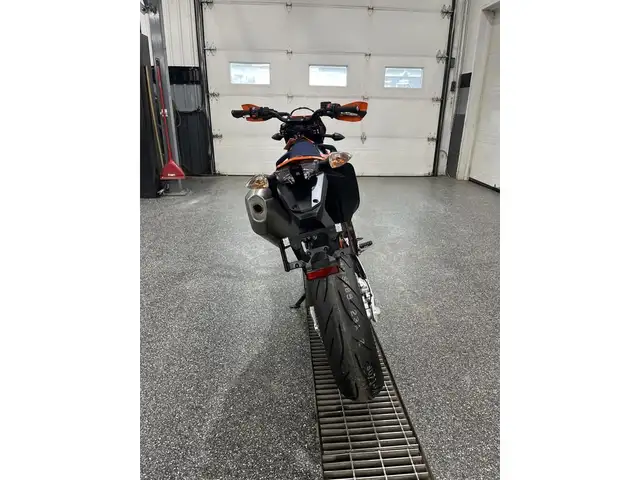 2024 KTM 690 SMC R in Sport Touring in Granby - Image 4