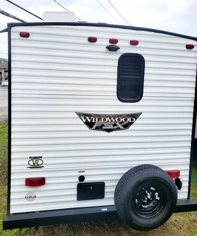 23-1646 R WILDWOOD 17pi 2023 in Travel Trailers & Campers in Laval / North Shore - Image 3