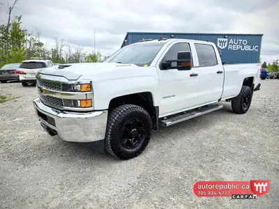GMC Sierra 2500HD with 6.6L V8 Diesel 4x4 with factory towing package, crew cab with long box 8ft lo...