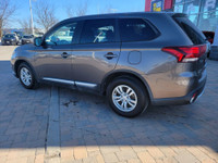This Mitsubishi Outlander ES, with a 4 Cylinder Engine, features a Auto transmission. Find this vehi... (image 5)