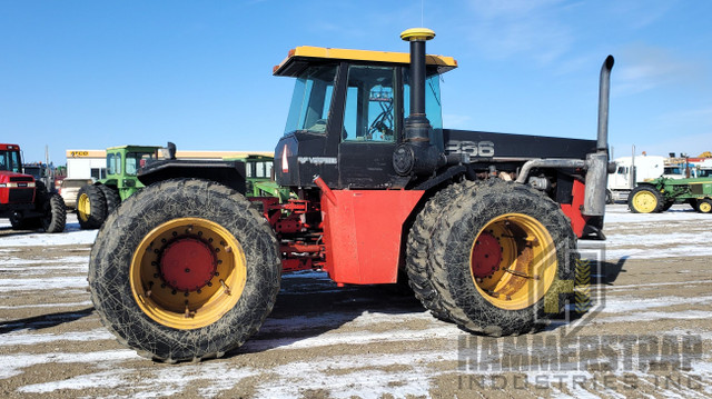 VERSATILE 856 Articulated 4WD Tractor in Farming Equipment in Edmonton - Image 4