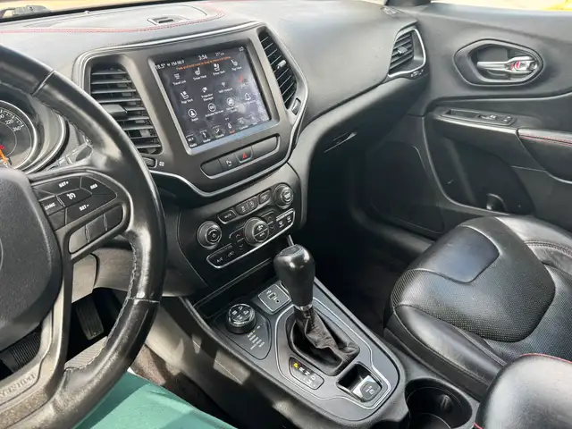 2019 Jeep Cherokee Trailhawk 3.2L 4WD in Cars & Trucks in Calgary - Image 14