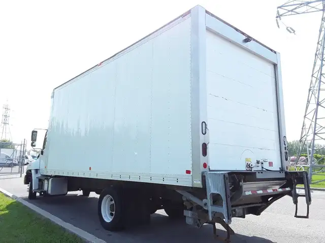 2019 Hino 258 Reefer *Fire Sale Promo* in Heavy Trucks in Longueuil / South Shore - Image 9