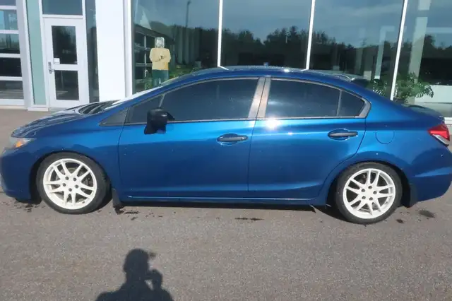 Honda Civic Sedan Man DX 1.8L + Lecteur CD 2015 in Cars & Trucks in Lévis - Image 7