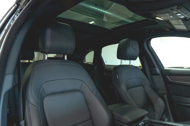2023 Jaguar F-PACE S P250 *BLACK PACK, CARPLAY, ADAPT CRUISE!* in Cars & Trucks in Laval / North Shore - Image 3