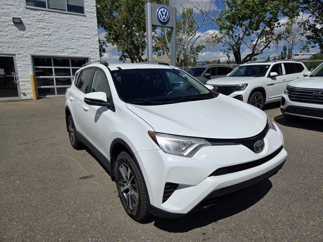 2018 Toyota RAV4 LE in Cars & Trucks in Calgary