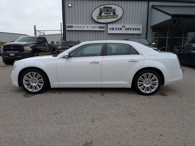 2014 Chrysler 300 300C in Cars & Trucks in London - Image 2