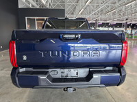 Le Toyota Tundra SR5 TRD Sport 2024 est une version dynamique et robuste du célèbre camion pleine gr... (image 5)