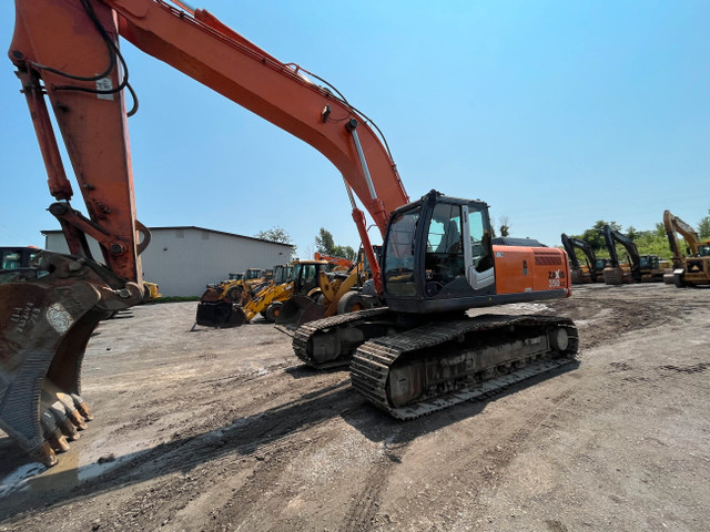 2011 Hitachi ZX350LC-3 (2023-80) in Heavy Equipment in West Island - Image 2