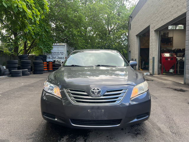 2007 Toyota Camry Hybrid • Accident Free • Dealer Serviced in Cars & Trucks in City of Toronto - Image 2