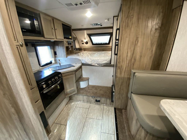 2022 Palomino Backpack Truck Camper Hard Side Max HS-2902 in Travel Trailers & Campers in Edmonton - Image 3