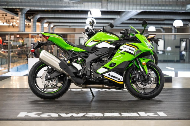 2025 KAWASAKI Ninja ZX-4RR KRT in Sport Bikes in Longueuil / South Shore - Image 2