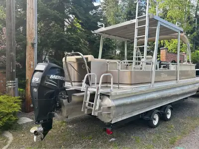 APPLY NOW: https://www.ridecollective.ca/get-pre-approved The 2012 Tahoe TMLT Tritoon is a double-de...