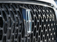 Sunroof! Let this Lincoln Corsair be your new sanctuary with its expertly crafted and mindful interi... (image 9)
