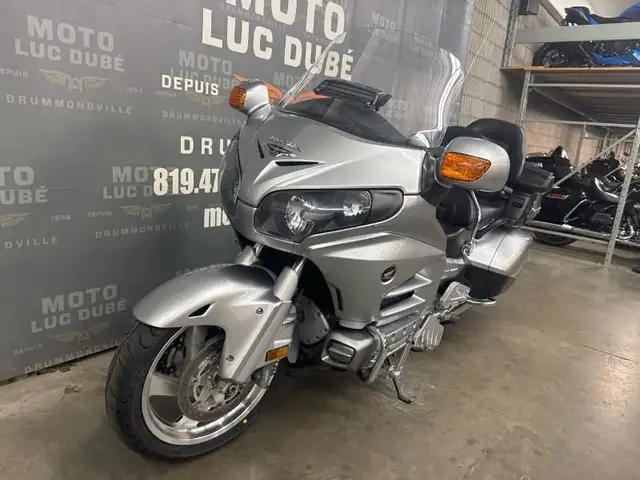 2015 Honda GL1800 Goldwing in Sport Touring in Drummondville - Image 9