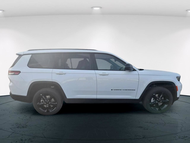 2025 Jeep Grand Cherokee L Laredo in Cars & Trucks in Calgary - Image 2