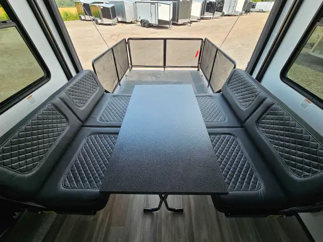 TOY HAULER CLEARANCE -STYKER 3414 W/REAR PATIO DECK UNDER COST in RVs & Motorhomes in London - Image 32