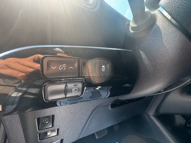 2020 Toyota Prius Prime XLE dans Autos et camions dans Ottawa - Image 17