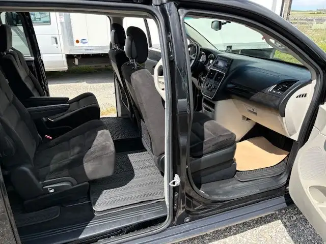 2017 Dodge Grand Caravan SXT 7 PASS Sto'N'Go 75K SUPER NICE in Cars & Trucks in Calgary - Image 8