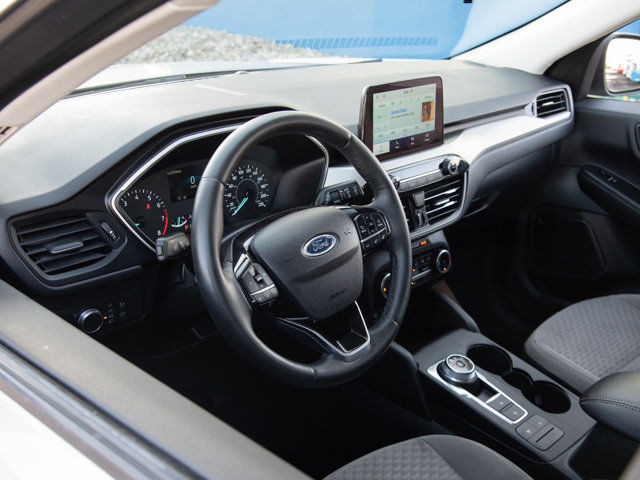2022 Ford Escape SE w/COLD WEATHER PKG in Cars & Trucks in Calgary - Image 3