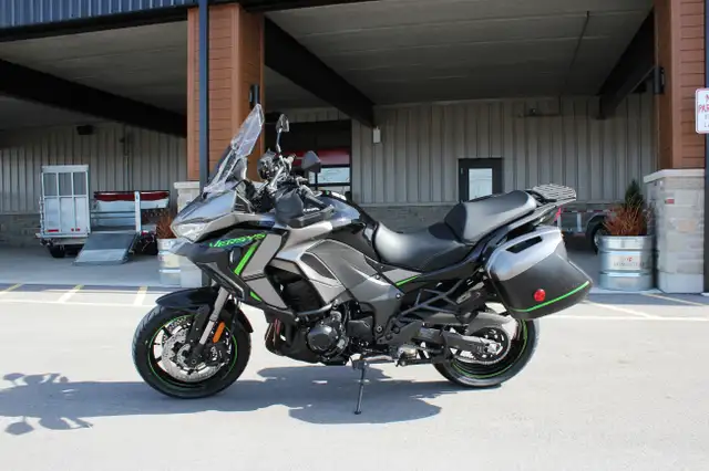 2025 Kawasaki VERSYS 1000 LT SE Motorcycle in Sport Touring in Trenton - Image 4