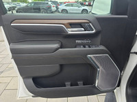 2022 Chevrolet Silverado 1500 High Country Crew Cab 4WD with the 5.3L and 81,000kms. One owner vehic... (image 8)
