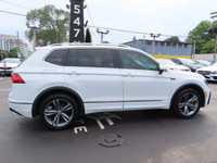 7 Passenger - R-Line package - HIGHLINE Pkg - LOW LOW KMS - CALL FOR APPOINTMENT CANADIAN VEHICLE Vi... (image 9)
