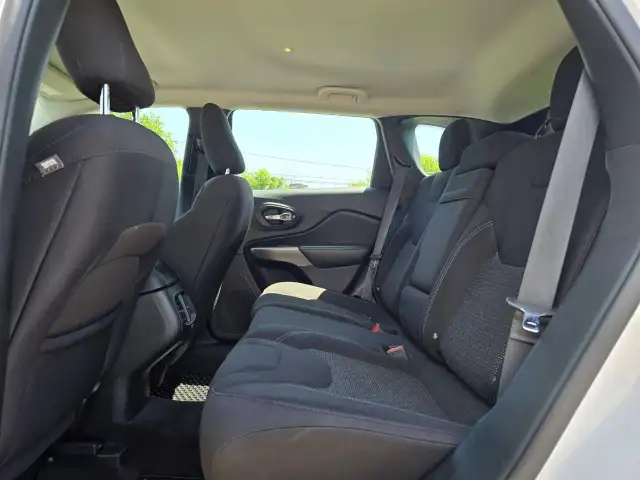 2019 Jeep Cherokee dans Autos et camions dans Ottawa - Image 26