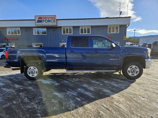  2017 GMC Sierra 2500HD SLE in Cars & Trucks in Whitehorse - Image 4