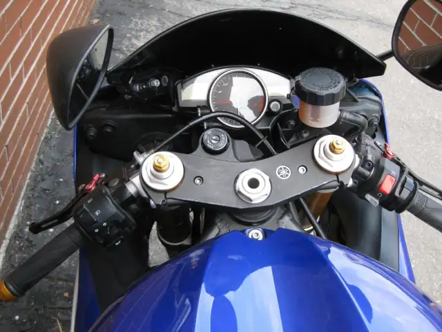 2012 Yamaha YZF-R6 in Street, Cruisers & Choppers in City of Toronto - Image 12
