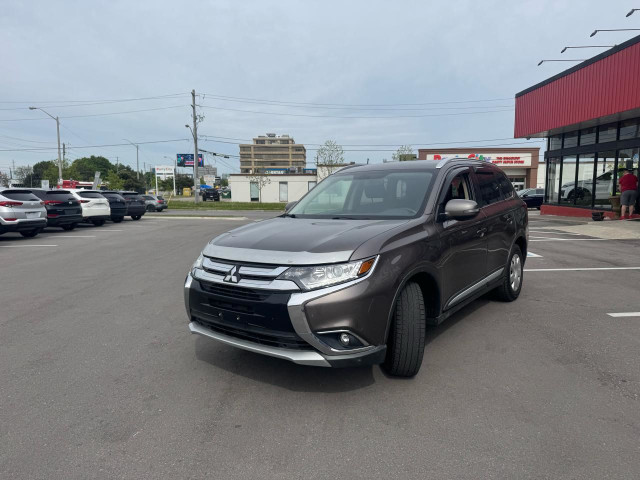 2017 Mitsubishi Outlander ES AWD 7 PASS LEATHER PAN/ROOF CARPLAY in Cars & Trucks in City of Toronto - Image 3