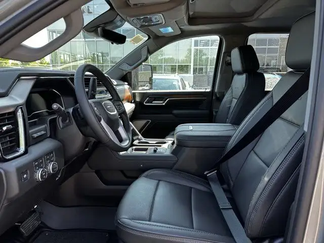 2025 GMC Sierra 3500HD Denali in Cars & Trucks in Calgary - Image 15