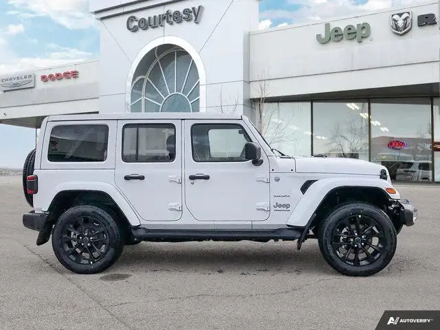 2024 Jeep Wrangler 4xe Sahara | Plug-in Hybrid | Sky One Touch dans Autos et camions dans Calgary - Image 8