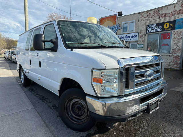 2009 Ford Econoline Cargo Van E150 ONLY 80 000 KM in Cars & Trucks in St. Catharines - Image 2