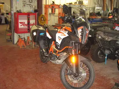 COMES WITH TANK BAG HIGHER WINDSHEILD and STOCK ALSO 2017 KTM 1290 Super Adventure R UNSTOPPABLE Tru...