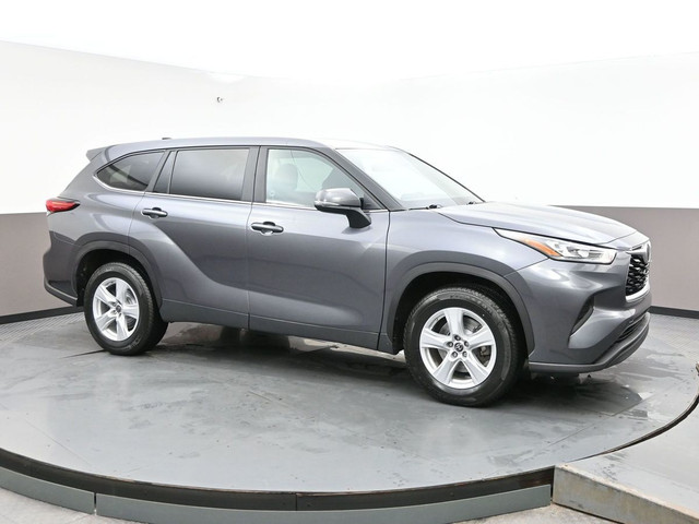 2023 Toyota Highlander LE AWD Climate control, Push button start in Cars & Trucks in Dartmouth