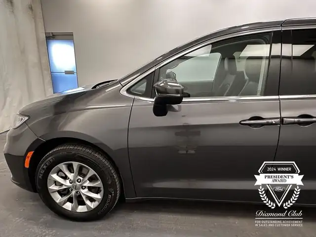 2023 Chrysler Pacifica Touring-L AWD - 360 Camera - Leather -... in Cars & Trucks in Lethbridge - Image 3