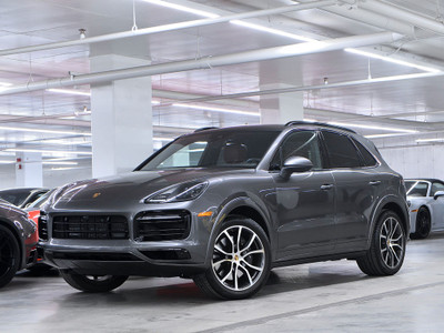 2023 Porsche Cayenne Premium / Trailer Hitch / BOSE