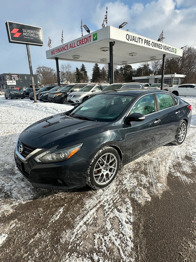 2016 Nissan Altima in Cars & Trucks in London