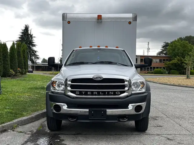 2008 Ram 5500 12 Foot Cube Van with Shelves in Heavy Trucks in City of Toronto - Image 4