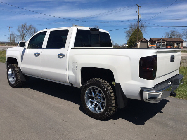 2018 CHEVROLET SILVERADO 1500 LTZ 4X4 CREW in Cars & Trucks in Belleville - Image 4